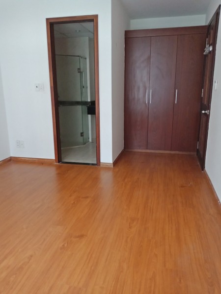 Cần cho thuê nhanh căn hộ Giai Việt Quận 8. Trước tết miễn trung gian giá rẻ. 78m2, 2pn, 2wc Nhà có rèm, tủ quần áo. Giá 7.5tr/th