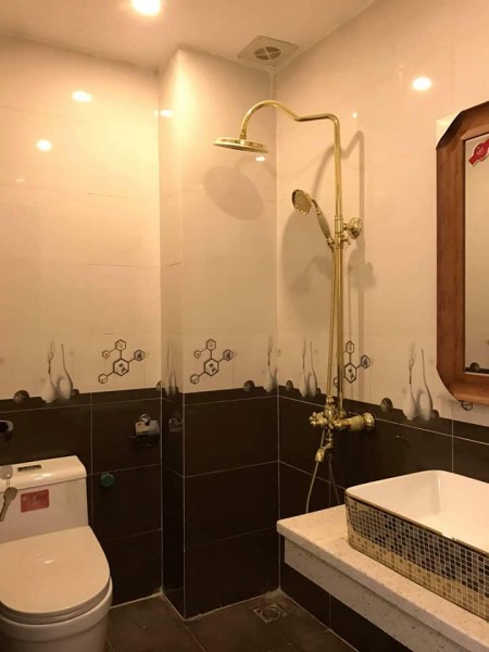 Bán nhà lô góc phố Nguyễn Trãi, 42m2 5 tầng 4 phòng ngủ,20m ra oto tránh giá hạt rẻ 3,4 tỷ