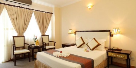 Bán gấp khách sạn 3 sao 110 phòng mặt tiền Thùy Vân làm việc chính chủ
