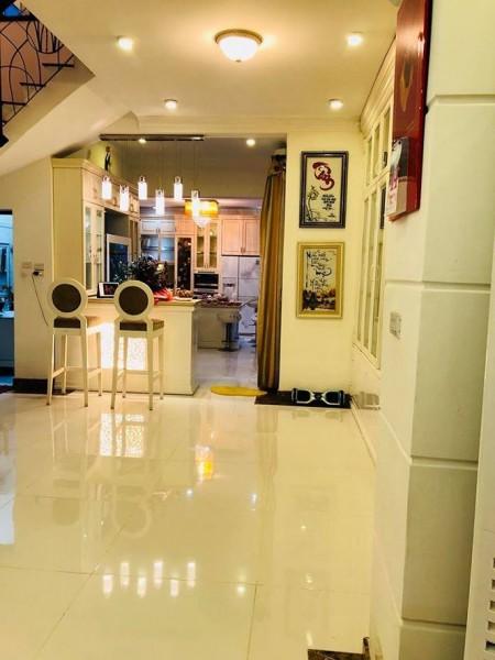 Bán nhanh trong tháng nhà mặt phố lê duẩn 70m2 sổ đỏ trao tay