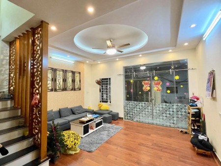 Bạch Mai, nhỉnh 3 tỷ, sở hữu ngay tổ ấm cực xịn, 37m2, 5 tầng, nở hậu. Hai Bà Trưng