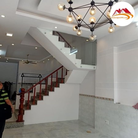 Nhà bán thiêt kế hiện đại, kết hợp làm văn phòng rất thuận, DT: 59m2 x 4 tầng, MT: 4,2m, Giá: 9,6 tỷ