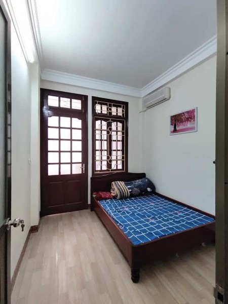 Hai Bà Trưng , Ô Tô đỗ cửa , kinh doanh , mặt tiền 5M , 23Mx4T. 2.85 tỷ