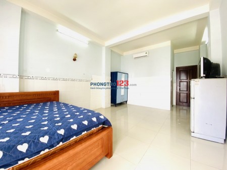 Phòng BAN CÔNG 35m2 Quận 1 Full nội thất,free DV , 4tr5 LÌ XÌ 1TRIEU
