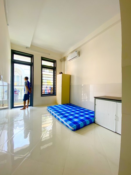Nhà mới xây, thang máy, ban công, NT cơ bản