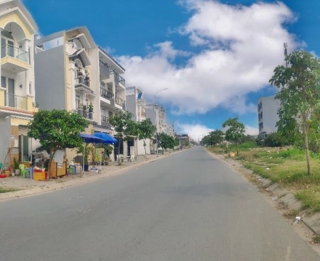Cần tiền ăn tết bán lô đất mặt tiền, giá rẻ,Đối diện Bệnh viện Chợ Rẫy 2.