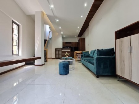 Bán nhà HBG đường Âu Cơ, Quận Tân Bình, 1T2L tặng toàn bộ nội thất cao cấp