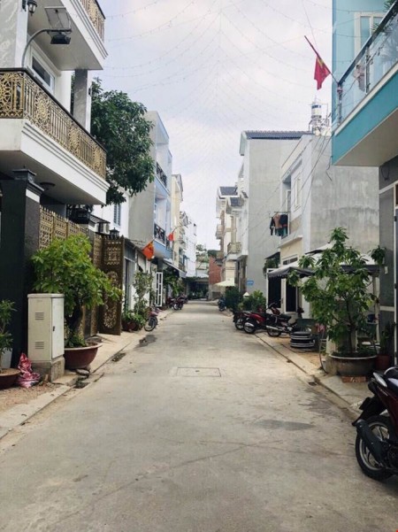 Siêu hiếm, nhà Tân Bình, sát quận 3 chỉ 4 tỷ150 triệu. Liên hệ 0938325986