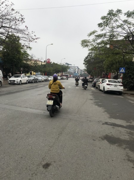 Bán nhà mặt phố Cổ Bi Gia Lâm, đường 30m, kinh doanh tốt, giá 8.7 tỷ, bao phí