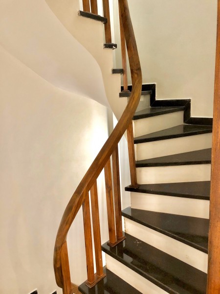 Bán nhà ven HỒ ĐỀN LỪ, 5 tầng mới ở luôn, cách đường ô tô đúng 10m, cách Hồ đúng 100m