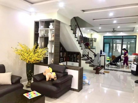 VIP Cầu Giấy, 42mx4t, 4 ngủ, 3 thoáng đẹp ở ngay 3.8 tỷ