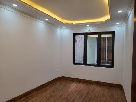 Trung tâm nội thành, nhà DỊCH VỌNG 55m2 gần đường lớn chỉ gần 4,9 tỉ
