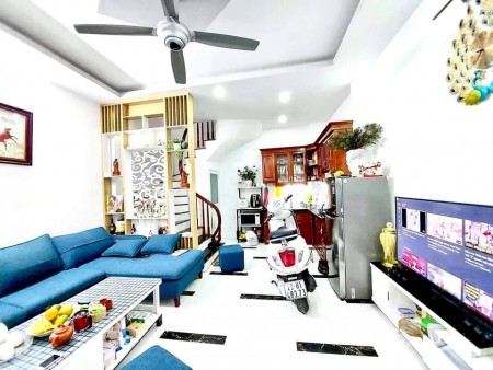 Bán Nhà Trương Định Hoàng Mai Đẹp Như Khách Sạn. Ngõ 3 Gác. Tặng Full Nội Thất. Nhỉnh 2 tỷ