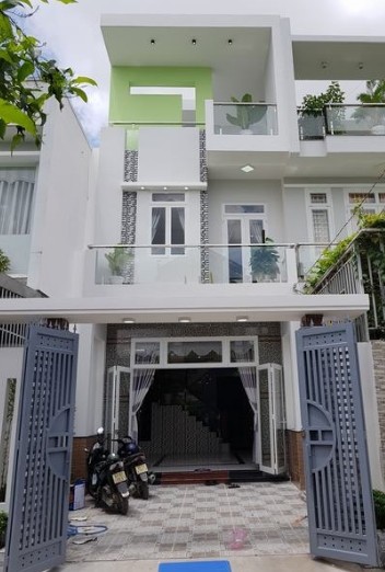 Nhà 2 lầu , diện tích 90m2 cách chợ Bình Chánh 1km !