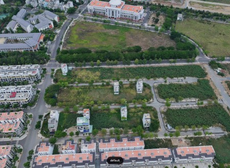 Bán gấp lô đất 100m2 thổ cư MT Hoàng Quốc Việt Q7, đường 12m, sổ hồng xây TD, giá 2.3 tỷ