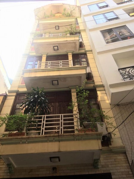 4.45 tỷ, Nhà Trần Thái Tông, lô góc, đường rộng, nhà sang, nội thất tiền tỉ