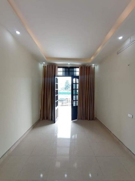 Lạc Long Quân Tây Hồ. Kinh Doanh. Phân Lô. Ô tô tránh giá 4.9 tỷ