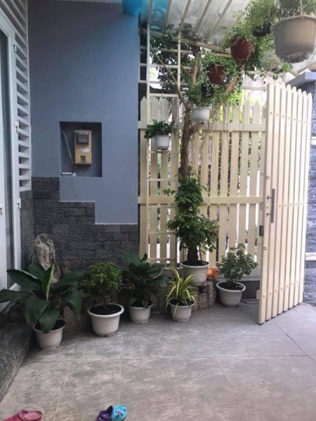 Bán nhà hẻm Lê Quang Định, Bình Thạnh, giá cực tốt, 100m2, 3 tầng, 3PN 3WC.