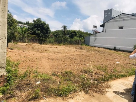 Bán 432m2 đất mặt tiền La Văn Cầu hướng Tây nam.