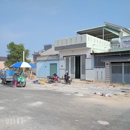 Cần bán căn nhà nằm trên 3 lô liền kề, 2 mặt tiền thị Trấn Phước Hải