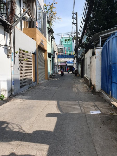Bán nhà hẻm Lê Quang Định, Bình Thạnh, ĐẦU TƯ CỰC TỐT, 100m2, 3 tầng, 3PN 3WC.