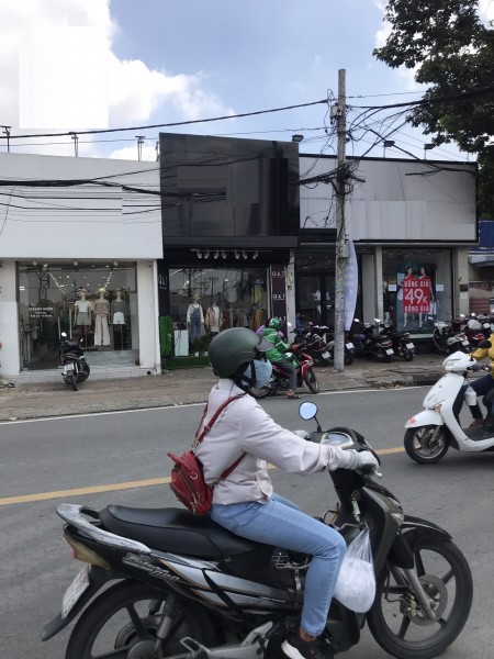 Mặt Tiền Quận Tân Phú dt 4.3 x 13 Nhà cấp 4 Nguyễn Sơn