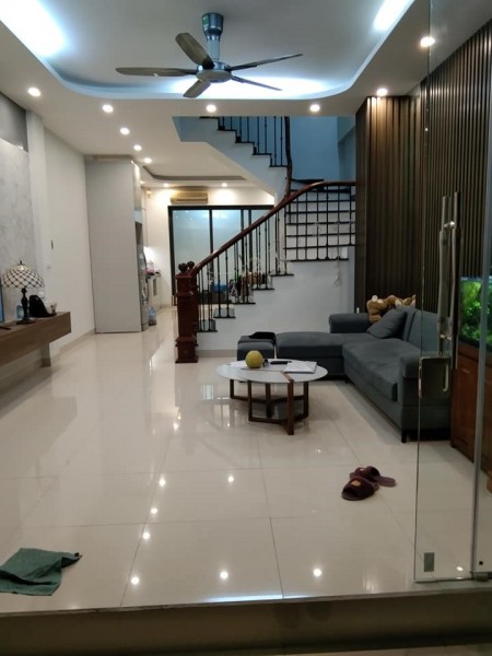 Cần bán nhà mặt ngõ 303 đường Bát Khối 85m2 x 4T, 4.5m MT, giá 5.7 tỷ. Gara Ô tô, Kd.