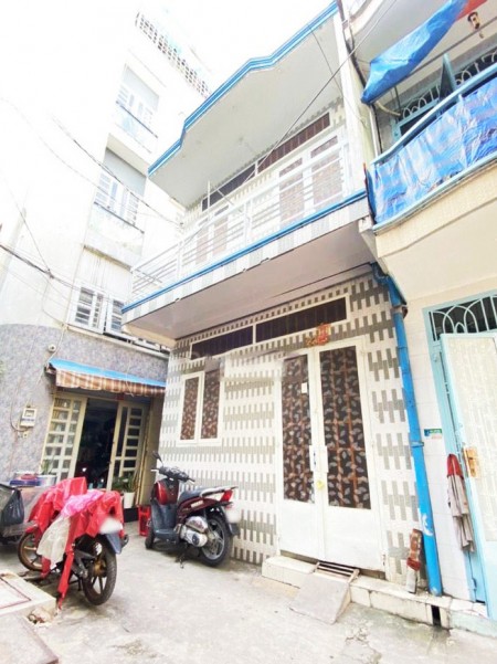 Bán gấp nhà hẻm 5m ngay vòng xoay Lý Thái Tổ, P10, Q10 (4.2x8m) Giá: 5.2 tỷ