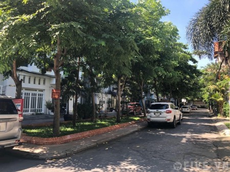 BÁN THANH LÝ ĐẤT HOÀNG QUỐC VIỆT, 110M, MT: 8.5M, Ô TÔ VÀO NHÀ, XÂY CĂN HỘ DỊCH VỤ, MINI, CHIA 2 LÔ, NHỈNH 8.9 TỶ, Lh: 0911.321.198