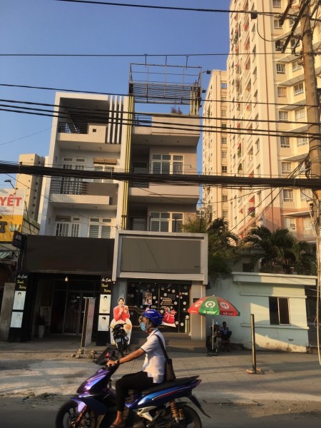 Nguyễn Văn Cừ, Quận 5 - 4x 18 - nhà mới vỉa hè rộng