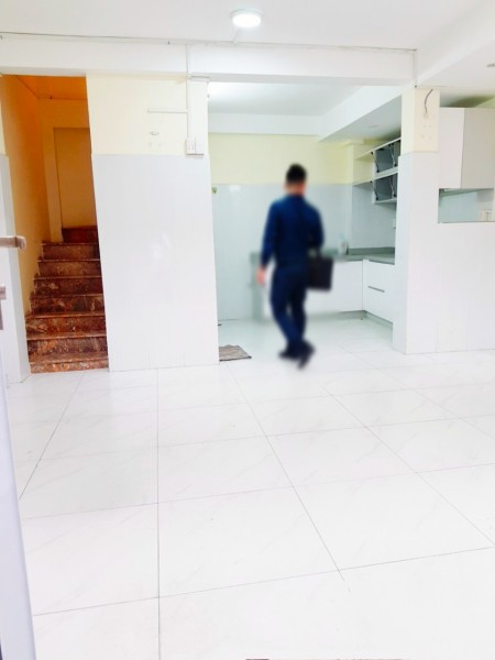 Cho thuê nhà nguyên căn đường Nguyễn Đình Chính, P. 11, Phú Nhuận. DT 4.5x7m, 1 trệt 3 lầu 3PN, có nội thất. 13 tr