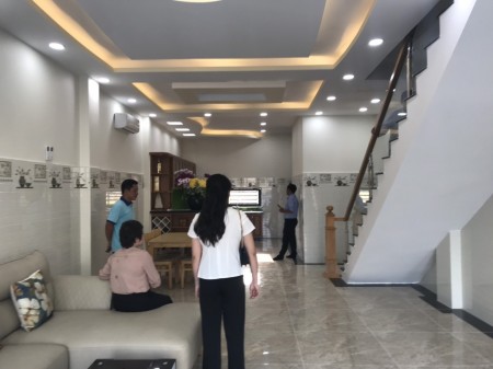 Cho thuê nhà 2 lầu mới xây đầy đủ nội thất 5tr /tháng