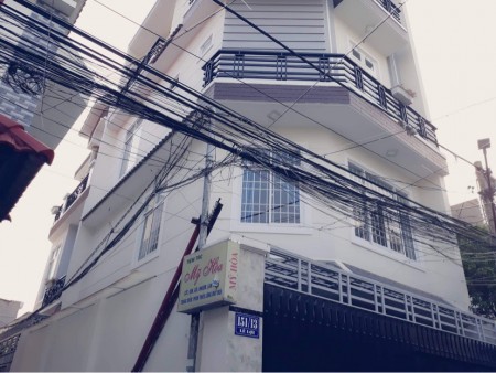 Cho thuê nhà mới xây, 2 mặt tiền, 1 trệt 3 lầu, đầy đủ nội thất, dọn vào ở liền