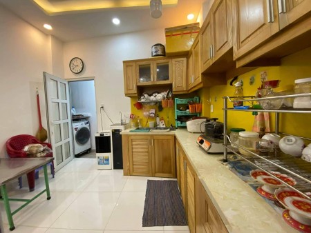 Bán nhà hẻm Bạch Đằng, Bình Thạnh, giá cực rẻ, 50m2, 2 tầng, 2PN 2WC.