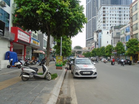 Bán nhà mặt Phố Khúc Thừa Dụ - Cầu Giấy, 175m2, mặt tiền 8m, 79 tỷ.