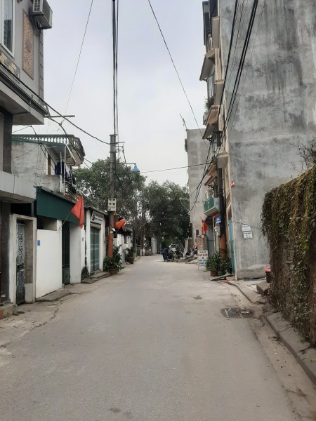 Cần bán gấp nhà Tổ 14 Thạch Bàn 40m x 5T, giá 3.3 tỷ, Ô tô tránh, KD, ngõ thông.