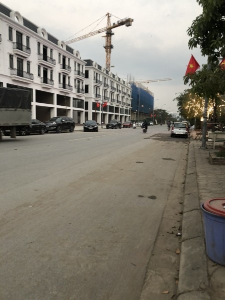 Bán Shophouse Sông Hồng Trâu Quỳ Gia Lâm, đường 13m, kinh doanh tốt