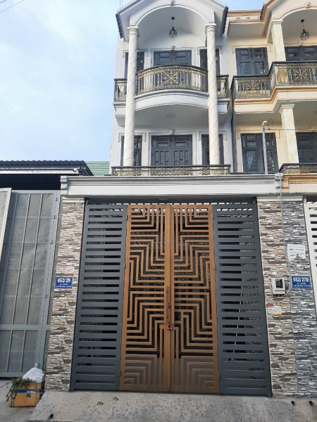 Bán nhà phố mặt tiền 652 Quốc lộ 13, Phường hiệp Bình Phước, Quận Thủ Đức