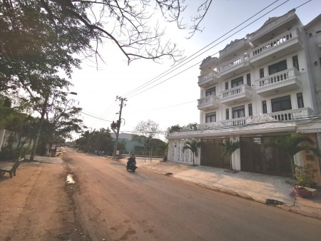 BÁN NHÀ PHỐ HIỆN ĐẠI, MẶT TIỀN ĐƯỜNG 20m, HUỲNH TẤN PHÁT, THỊ TRẤN NHÀ BÈ