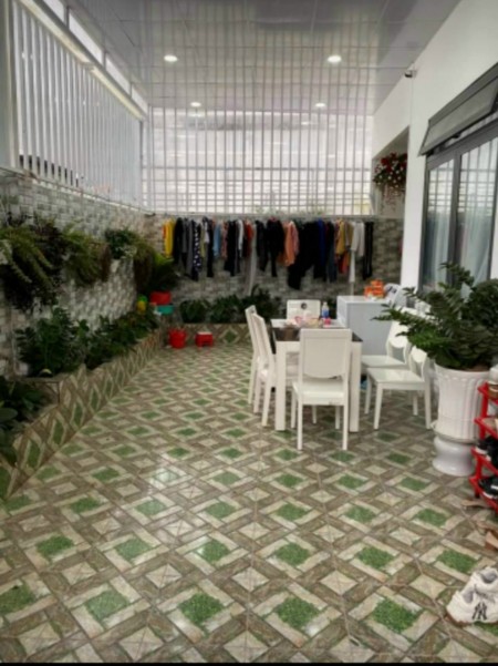 Cần bán nhà Đà Lạt nằm trong trung tâm thành phố Đà Lạt. Ngôi nhà ấm cúng, sang chảnh hết nức, nội thất xịn sò. Gần trường gần chợ