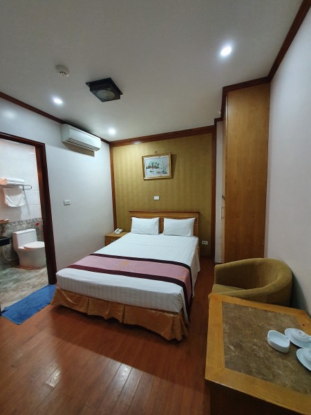 Bán khách sạn Phố Thọ Tháp - Cầu Giấy, 137m2, 9T, 30 phòng, 67 tỷ.