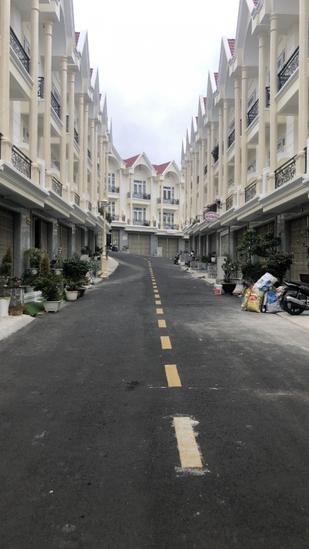 Nhà đất Đà lạt cần bán nhà thiết kế theo phong cách hiện đại Châu Âu. Phòng ốc đẹp mê li. Nội thất xịn sò. Không gian trong lành. Thông thoáng