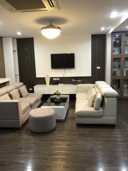 Chính chủ cho thuê căn hộ chung cư tại chung cư Golden Land 275 Nguyễn Trãi, DT 111m2 LH 0904147112