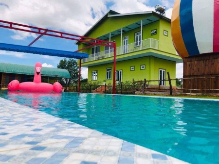 Cần Bán Đất Đà Lạt diện tính rộng trong đó đã bao gồm Homestay,hồ bơi nước nóng,karaoke,ẩm thực,nhiều vườn hoa đa sắc màu chứa 50 khách