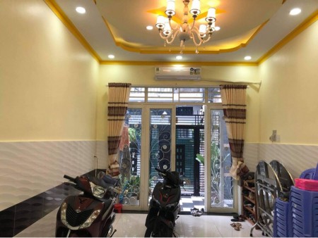 Bán nhà đẹp 2 mặt tiền, hẻm xe tải Đường Nguyễn Giản Thanh, Quận 10, 68m2, giá chỉ 14.5 tỷ.