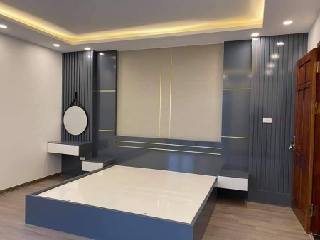 Tôi cần bán gấp nhà riêng chính chủ ngõ 9 phố Hoàng Cầu 5 tầng giá 14 tỷ.