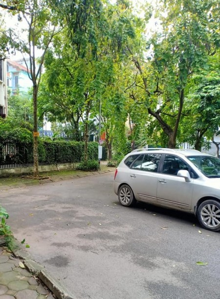 Người đẹp Linh Đàm (Hoàng Mai) chờ Đại Gia, 23,5 tỷ