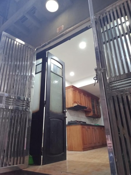 Chỉ hơn 2 tỷ, có nhà trung tâm Ba Đình, 30m ra mặt phố Kim Mã, gần khách sạn Daewoo