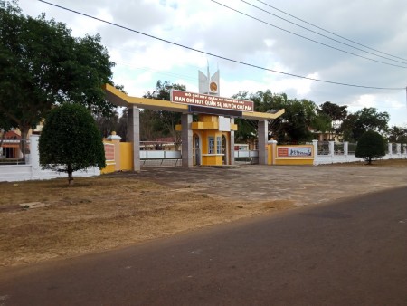 Bán đất trung tâm TT Phú Hòa H. Chư Păh dt 300m2 Giá 499 Triệu shr