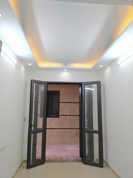 Nhà đẹp 5 tầng, 20m2, giá rẻ, Trương Định, Hoàng Mai